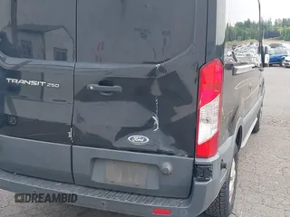 2018 Ford Transit с VIN 1FTYR2CM3JKB37717, выставлен на аукционе IAAI как лот 42561064 с пробегом 102 036 миль миль и . История ставок и продаж доступна на DreamBid. Изображение 6.