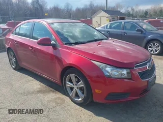 2014 Chevrolet Cruze 2LT z VIN 1G1PE5SB6E7450500, wystawiony jako IAAI lot #41977117 z przebiegiem 102 037 mil mil oraz . Historia ofert i sprzedaży dostępna na DreamBid. Obrazek 1.