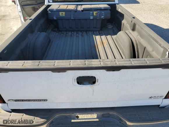 2006 Chevrolet Silverado 1500 Work Truck with VIN 1GCEC14V26E200897, listed as a Copart auction lot 87646235 with 403,526 mi miles and Clean Title. Bid and sale history available at carsss.com. Image 10.