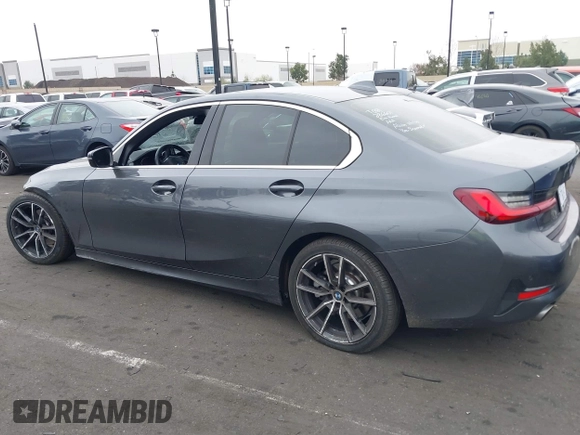 2022 BMW 3 Series 330i z VIN 3MW5R1J01N8C33802, wystawiony jako IAAI lot #41856666 z przebiegiem 41 095 mil mil oraz . Historia ofert i sprzedaży dostępna na DreamBid. Obrazek 15.