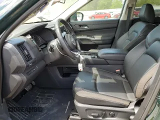2024 Nissan Pathfinder SL z VIN 5N1DR3CC1RC259568, wystawiony jako Copart lot #53545965 z przebiegiem 10 585 mil mil oraz Szkoda całkowita • Salvage title. Historia ofert i sprzedaży dostępna na DreamBid. Obrazek 7.