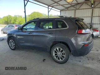 2019 Jeep Cherokee Latitude Plus z VIN 1C4PJLLB7KD241334, wystawiony jako Copart lot #52323575 z przebiegiem 82 570 mil mil oraz Szkoda całkowita • Salvage title. Historia ofert i sprzedaży dostępna na DreamBid. Obrazek 2.