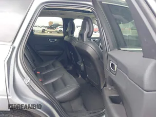 2018 Volvo XC60 Momentum z VIN LYV102RK1JB079168, wystawiony jako IAAI lot #42115403 z przebiegiem 58 377 mil mil oraz . Historia ofert i sprzedaży dostępna na DreamBid. Obrazek 8.