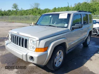 2007 Jeep Commander Sport z VIN 1J8HG48K07C559271, wystawiony jako IAAI lot #42032853 z przebiegiem 236 443 mil mil oraz . Historia ofert i sprzedaży dostępna na DreamBid. Obrazek 2.