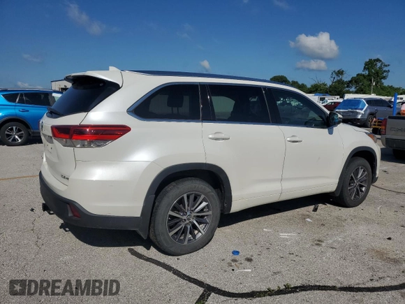 2017 Toyota Highlander XLE with VIN 5TDJZRFHXHS444894, listed as a Copart auction lot 61237735 with 151,073 mi miles and Salvage title. Bid and sale history available at DreamBid. Image 3.
