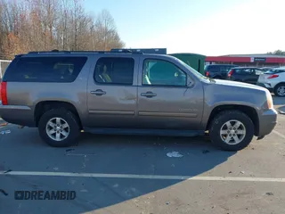 2014 GMC Yukon XL SLT with VIN 1GKS1KE06ER127515, listed as a IAAI auction lot 40990479 with 236,725 mi miles. Bid and sale history available at carsss.com. Image 13.