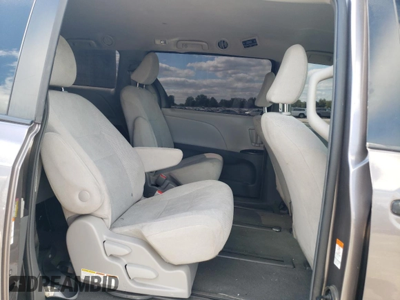 2019 Toyota Sienna L with VIN 5TDZZ3DC8KS006907, listed as a Copart auction lot 70310274 with 73,234 mi miles and Salvage Title. Bid and sale history available at carsss.com. Image 11.
