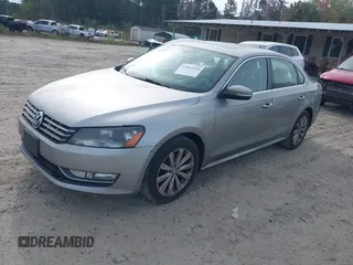 2013 Volkswagen Passat SEL Premium z VIN 1VWCP7A39DC045689, wystawiony jako IAAI lot #41903244 z przebiegiem 199 385 mil mil oraz . Historia ofert i sprzedaży dostępna na DreamBid. Obrazek 2.