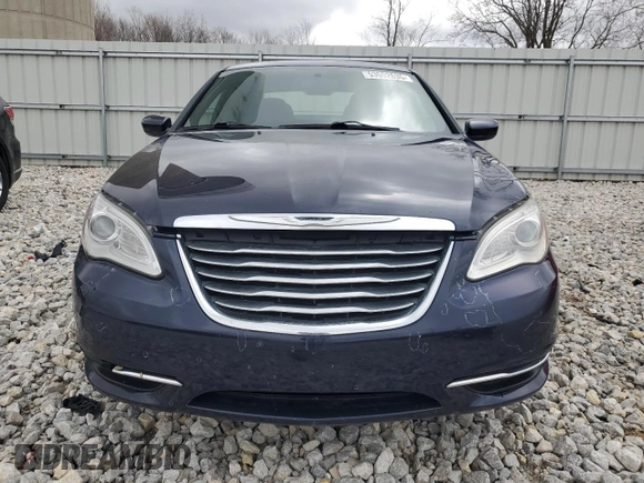 2013 Chrysler 200 LX with VIN 1C3CCBAB5DN642095, listed as a Copart auction lot 53002635 with 173,218 mi miles and Clean Title. Bid and sale history available at carsss.com. Image 5.