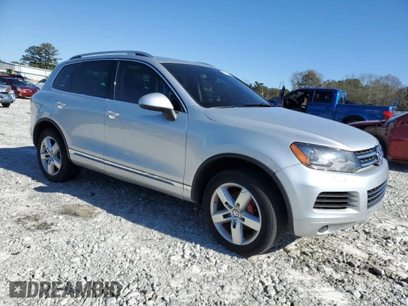 2011 Volkswagen Touareg Sport with VIN WVGFF9BPXBD000778, listed as a Copart auction lot 48529305 with 84,013 mi miles and Non Repairable. Bid and sale history available at DreamBid. Image 4.