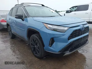2022 Toyota RAV4 Hybrid XSE z VIN 4T3E6RFV0NU102509, wystawiony jako IAAI lot #42171236 z przebiegiem 33 151 mil mil oraz . Historia ofert i sprzedaży dostępna na DreamBid. Obrazek 1.