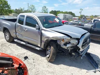 2017 Toyota Tacoma SR z VIN 5TFSX5ENXHX057797, wystawiony jako IAAI lot #41951584 z przebiegiem 113 113 mil mil oraz . Historia ofert i sprzedaży dostępna na DreamBid. Obrazek 1.