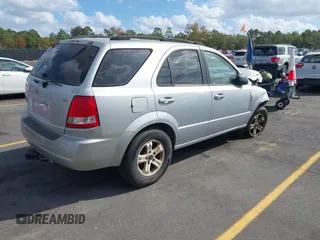 2004 Kia Sorento LX with VIN KNDJC733845275473, listed as a IAAI auction lot 40746072 with 231,936 mi miles. Bid and sale history available at carsss.com. Image 4.