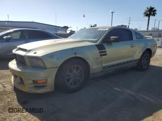 2005 Ford Mustang Deluxe z VIN 1ZVFT80N555248649, wystawiony jako Copart lot #58193295 z przebiegiem 189 619 mil mil oraz Czysty tytuł • Clean title. Historia ofert i sprzedaży dostępna na DreamBid. Obrazek 1.