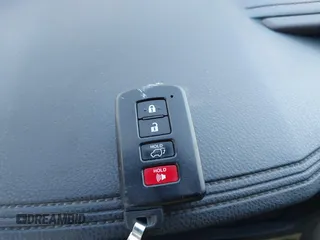 2014 Toyota Highlander XLE z VIN 5TDKKRFH9ES034849, wystawiony jako IAAI lot #41792720 z przebiegiem 171 521 mil mil oraz . Historia ofert i sprzedaży dostępna na DreamBid. Obrazek 11.
