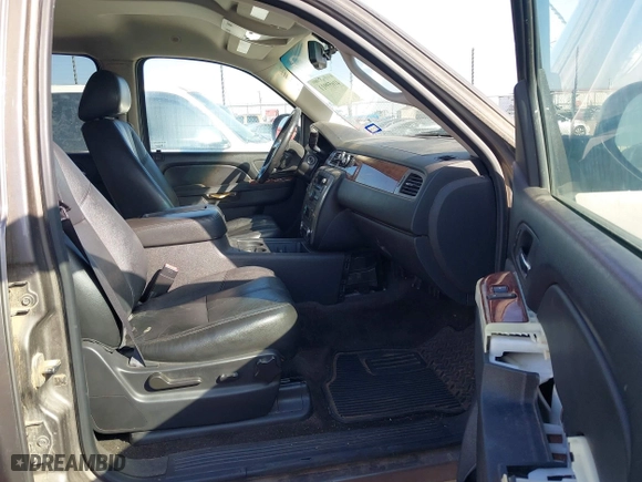 2013 GMC Yukon XL SLT with VIN 1GKS2KE70DR303872, listed as a IAAI auction lot 41659911 with 199,202 mi miles. Bid and sale history available at carsss.com. Image 5.