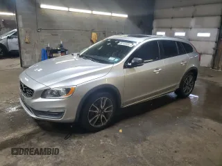 2016 Volvo V60 Cross Country T5 with VIN YV4612HK6G1008209, listed as a Copart auction lot 86145584 with 180,340 mi miles and Salvage Title. Bid and sale history available at carsss.com. Image 1.