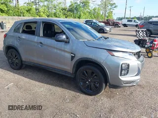 2024 Mitsubishi Outlander S z VIN JA4ARUAU1RU020180, wystawiony jako IAAI lot #42257631 z przebiegiem 9 532 mil mil oraz . Historia ofert i sprzedaży dostępna na DreamBid. Obrazek 1.