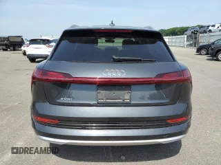 2019 Audi e-tron Prestige с VIN WA1VAAGE4KB012244, выставлен на аукционе Copart как лот 61049715 с пробегом 45 078 миль миль и Списание • Salvage title. История ставок и продаж доступна на DreamBid. Изображение 6.