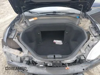 2014 Tesla Model S 60 z VIN 5YJSA1H17EFP33860, wystawiony jako IAAI lot #42471432 z przebiegiem 142 045 mil mil oraz . Historia ofert i sprzedaży dostępna na DreamBid. Obrazek 10.