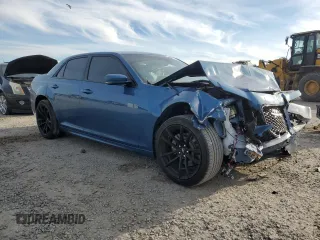 2020 Chrysler 300 S z VIN 2C3CCABT3LH222084, wystawiony jako Copart lot #85189304 z przebiegiem Nie podano mil oraz Szkody całkowita. Historia ofert i sprzedaży dostępna na DreamBid. Obrazek 4.