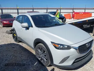 2018 Mazda CX-3 Touring z VIN JM1DKFC77J0331828, wystawiony jako IAAI lot #40482555 z przebiegiem 101 473 mil mil oraz . Historia ofert i sprzedaży dostępna na DreamBid. Obrazek 1.