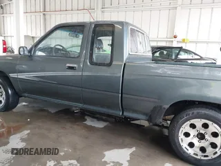 1992 Toyota Pickup DLX with VIN JT4RN93P8N5066778, listed as a IAAI auction lot 42508499 with 199,705 mi miles and . Bid and sale history available at DreamBid. Image 14.