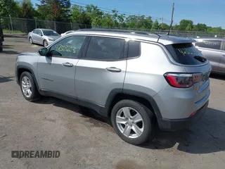 2022 Jeep Compass Latitude с VIN 3C4NJCBB6NT182719, выставлен на аукционе IAAI как лот 42303103 с пробегом 35 138 миль миль и . История ставок и продаж доступна на DreamBid. Изображение 3.