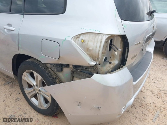 2008 Toyota Highlander Sport with VIN JTEDS43A382007009, listed as a IAAI auction lot 41843043 with 301,488 mi miles. Bid and sale history available at carsss.com. Image 6.