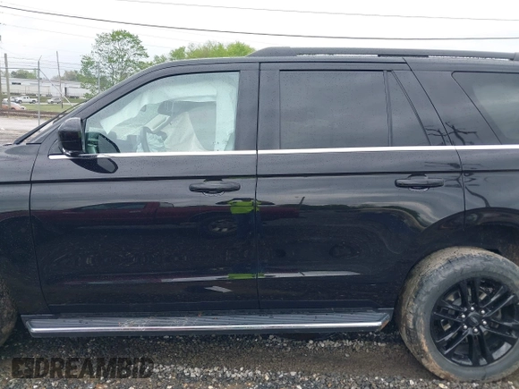 2022 Ford Expedition XLT z VIN 1FMJU1JT2NEA09523, wystawiony jako IAAI lot #42113474 z przebiegiem 52 622 mil mil oraz . Historia ofert i sprzedaży dostępna na DreamBid. Obrazek 14.