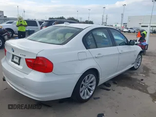 2011 BMW 3 Series 328i xDrive with VIN WBAPK7C50BA970837, listed as a IAAI auction lot 41224747 with 152,125 mi miles. Bid and sale history available at carsss.com. Image 4.