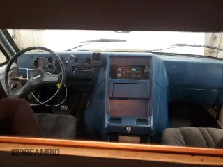 1989 Chevrolet Chevy Van z VIN 1GCEG25HXK7137386, wystawiony jako Copart lot #85850684 z przebiegiem Nie podano mil oraz Czysty tytuł • Clean title. Historia ofert i sprzedaży dostępna na DreamBid. Obrazek 8.