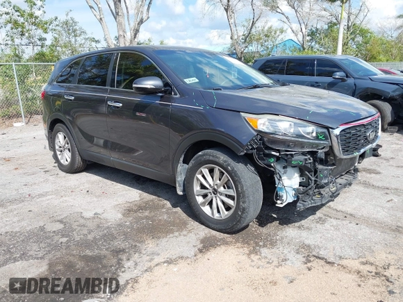 2019 Kia Sorento LX with VIN 5XYPG4A32KG538030, listed as a IAAI auction lot 41628882 with 120,392 mi miles. Bid and sale history available at carsss.com. Image 1.