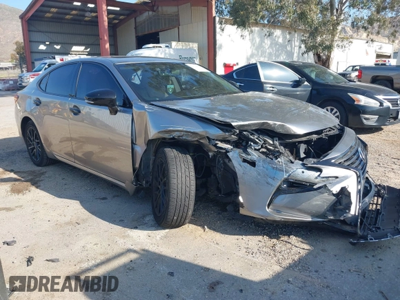 2016 Lexus ES 330 z VIN JTHBK1GG4G2236076, wystawiony jako IAAI lot #42124873 z przebiegiem 118 102 mil mil oraz . Historia ofert i sprzedaży dostępna na DreamBid. Obrazek 1.