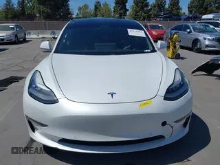 2020 Tesla Model 3 Long Range z VIN 5YJ3E1EB3LF621348, wystawiony jako IAAI lot #42121895 z przebiegiem Nie podano mil oraz . Historia ofert i sprzedaży dostępna na DreamBid. Obrazek 12.