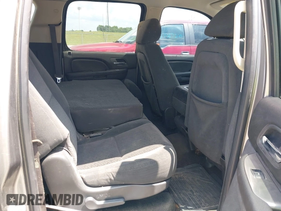 2007 Chevrolet Suburban LT with VIN 1GNFC16J27J200946, listed as a IAAI auction lot 42745650 with Not provided miles and . Bid and sale history available at DreamBid. Image 8.