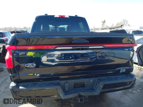 2022 Ford F-150 Lightning Pro z VIN 1FT6W1EV8NWG04113, wystawiony jako IAAI lot #41765532 z przebiegiem 48 990 mil mil oraz . Historia ofert i sprzedaży dostępna na DreamBid. Obrazek 16.