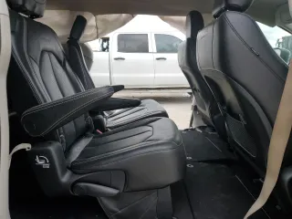 2020 Chrysler Voyager LXi z VIN 2C4RC1DG7LR187257, wystawiony jako Copart lot #48172035 z przebiegiem 91 459 mil mil oraz Szkoda całkowita • Salvage title. Historia ofert i sprzedaży dostępna na DreamBid. Obrazek 11.