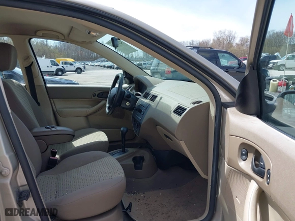 2007 Ford Focus S with VIN 1FAFP34N17W103292, listed as a IAAI auction lot 42093567 with 126,183 mi miles. Bid and sale history available at carsss.com. Image 5.