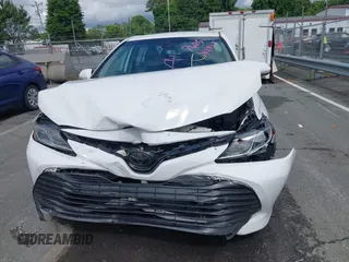 2019 Toyota Camry LE z VIN 4T1B11HKXKU237605, wystawiony jako IAAI lot #42248386 z przebiegiem 70 235 mil mil oraz . Historia ofert i sprzedaży dostępna na DreamBid. Obrazek 12.