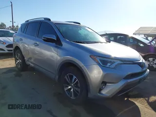 2018 Toyota RAV4 XLE z VIN 2T3WFREV8JW474230, wystawiony jako IAAI lot #42687475 z przebiegiem 182 264 mil mil oraz . Historia ofert i sprzedaży dostępna na DreamBid. Obrazek 1.