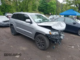 2020 Jeep Grand Cherokee Laredo E z VIN 1C4RJFAG3LC199485, wystawiony jako IAAI lot #42276411 z przebiegiem 109 489 mil mil oraz . Historia ofert i sprzedaży dostępna na DreamBid. Obrazek 1.