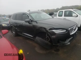 2022 Volvo XC90 Inscription with VIN YV4A221L3N1777824, listed as a Copart auction lot 72536074 with 27,096 mi miles and Salvage title. Bid and sale history available at DreamBid. Image 4.