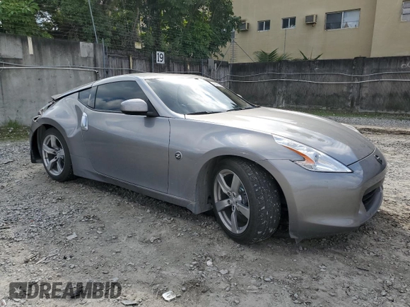 2009 Nissan 370Z z VIN JN1AZ44E69M405389, wystawiony jako Copart lot #43340975 z przebiegiem 31 521 mil mil oraz Szkoda całkowita • Salvage title. Historia ofert i sprzedaży dostępna na DreamBid. Obrazek 4.