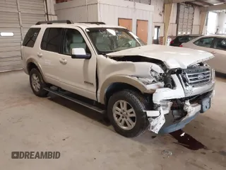 2008 Ford Explorer Eddie Bauer with VIN 1FMEU74E58UA38400, listed as a IAAI auction lot 41764140 with 175,585 mi miles. Bid and sale history available at carsss.com. Image 1.