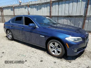 2012 BMW 5 Series 528i z VIN WBAXG5C51CDX06029, wystawiony jako Copart lot #56512415 z przebiegiem 126 307 mil mil oraz Czysty tytuł • Clean title. Historia ofert i sprzedaży dostępna na DreamBid. Obrazek 4.