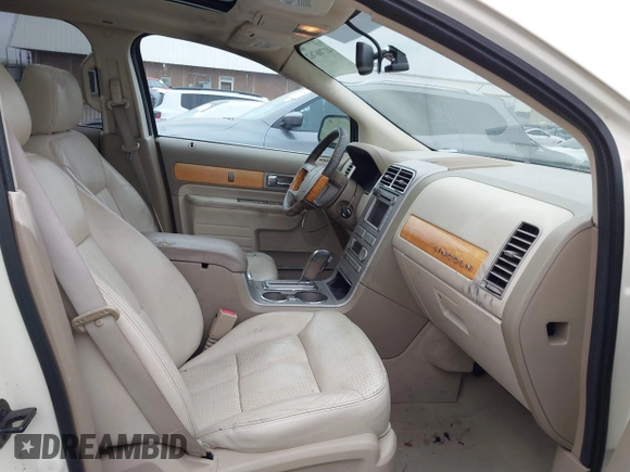 2007 Lincoln MKX with VIN 2LMDU68C57BJ17122, listed as a IAAI auction lot 41706762 with 170,982 mi miles. Bid and sale history available at carsss.com. Image 5.