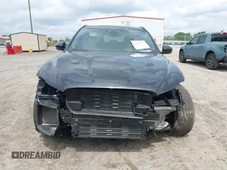 2022 Jaguar F-Pace SVR z VIN SADCZ2EE0NA702862, wystawiony jako IAAI lot #42129192 z przebiegiem 20 580 mil mil oraz . Historia ofert i sprzedaży dostępna na DreamBid. Obrazek 13.