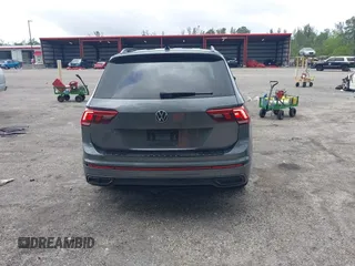 2023 Volkswagen Tiguan SE R-Line Black с VIN 3VVCB7AX1PM099075, выставлен на аукционе IAAI как лот 41600520 с пробегом 33 316 миль миль и . История ставок и продаж доступна на DreamBid. Изображение 16.