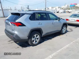 2020 Toyota RAV4 XLE with VIN 2T3W1RFV4LW097198, listed as a IAAI auction lot 42771030 with 33,354 mi miles and . Bid and sale history available at DreamBid. Image 4.